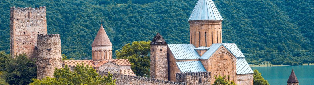 Georgia Indómita: Entre Montañas, Viñedos y Leyendas del Cáucaso