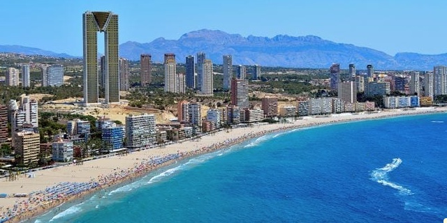 PIERRE & VACANCES EAST 4 **** (Benidorm/Alicante) 8 días en Agosto por solo 430 €